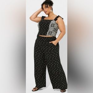 2 pc BUNDLE Complete OUTFIT Torrid crop top & wide leg bottoms. Size 1 (14/16)